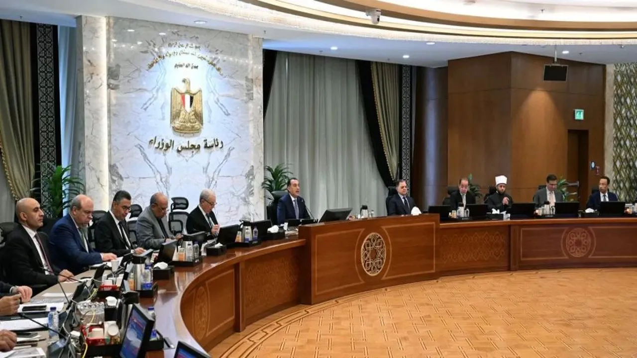 رئيس الوزراء يكشف عن عائد 420 مليون دولار لصفقة رياح جبل الزيت